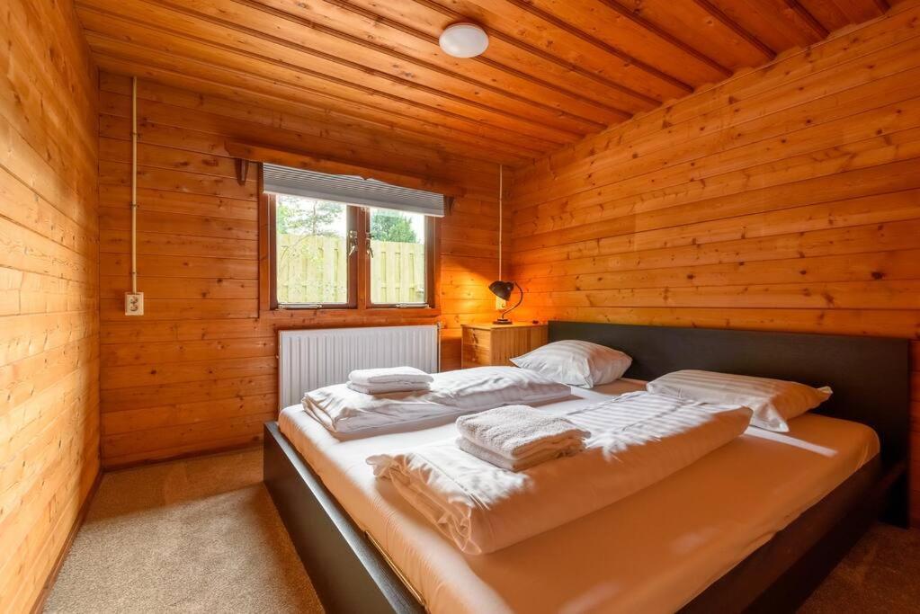 Spacious Wooden Cottage With Infra-Red Sauna At Veluwe Пюттен Екстер'єр фото