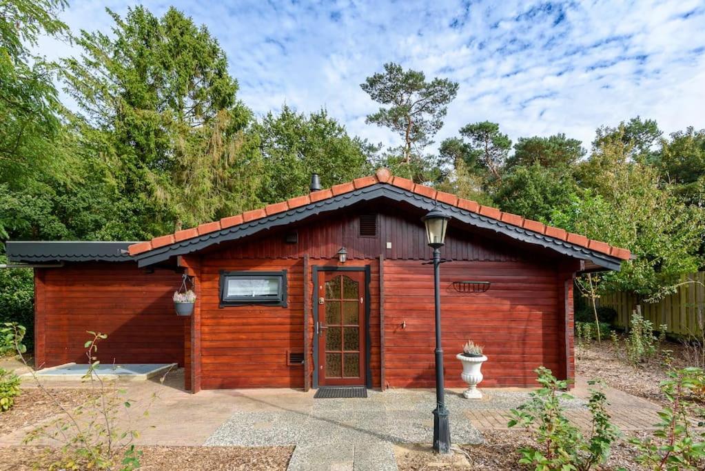 Spacious Wooden Cottage With Infra-Red Sauna At Veluwe Пюттен Екстер'єр фото